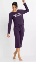 Дамска стилна пижама капри с надпис отпред
