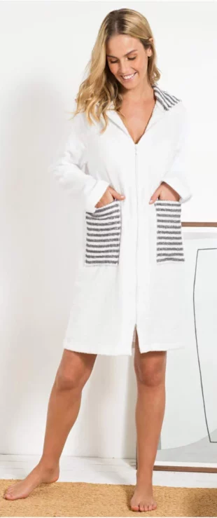 Модерен бял къс дамски халат с цип