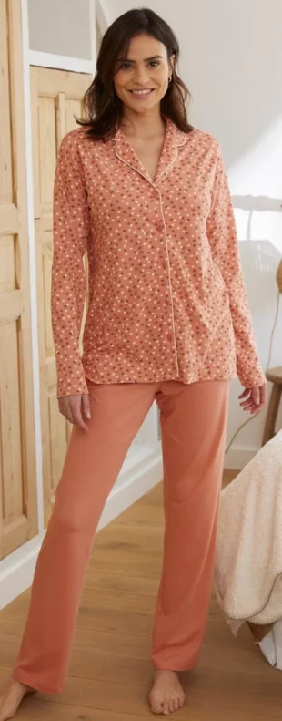 Пижама с коралово палто за жени – идеален подарък за баба