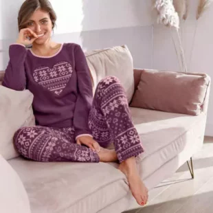 Дамска дълга пижама от топъл полар с мотив на сърце